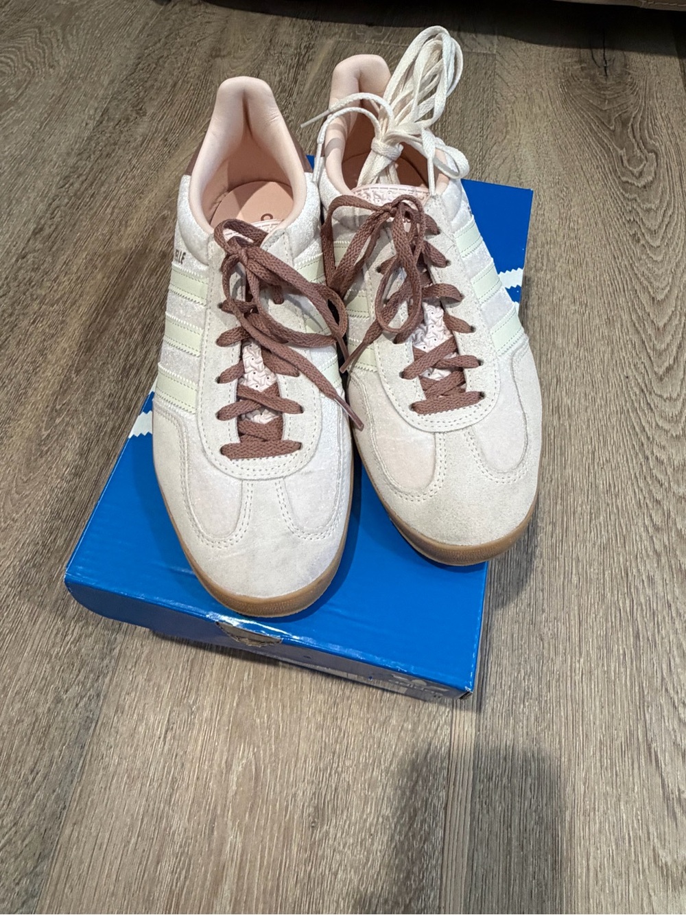Classic Suede womens Sneakers in pink